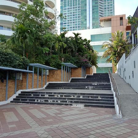Baan Sathorn Riverfront 曼谷 外观 照片