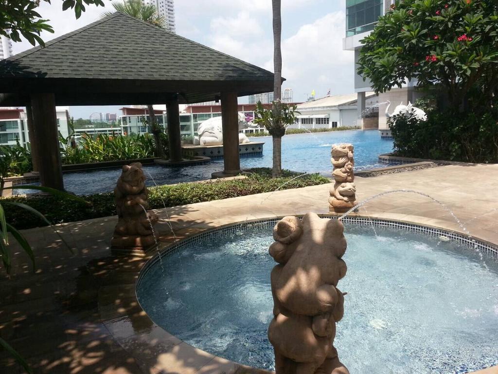 Baan Sathorn Riverfront 曼谷 外观 照片