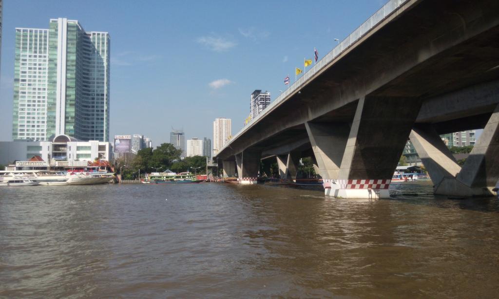 Baan Sathorn Riverfront 曼谷 客房 照片