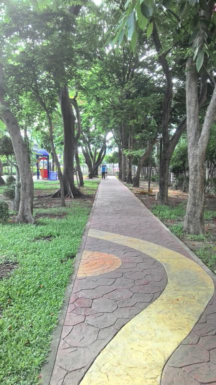 Baan Sathorn Riverfront 曼谷 外观 照片